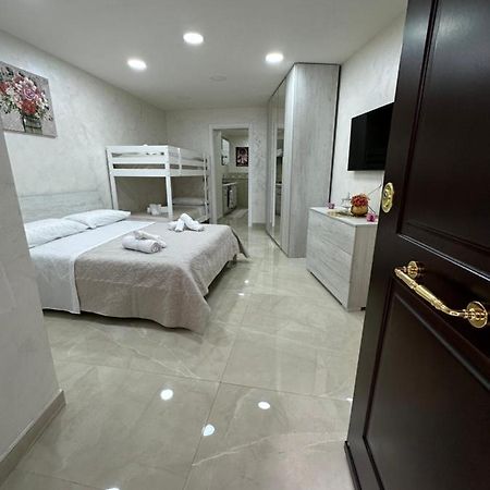 Chloehouse Apartment Napoli Bagian luar foto