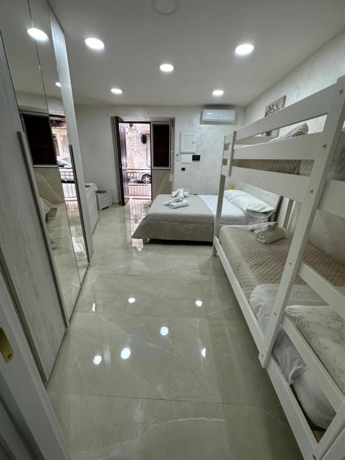 Chloehouse Apartment Napoli Bagian luar foto